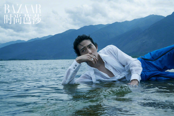 Chỉ nhìn nhau cười, Dịch Dương Thiên Tỉ và Tỉnh Bách Nhiên nắm tay nhau lên hot search Ảnh 5