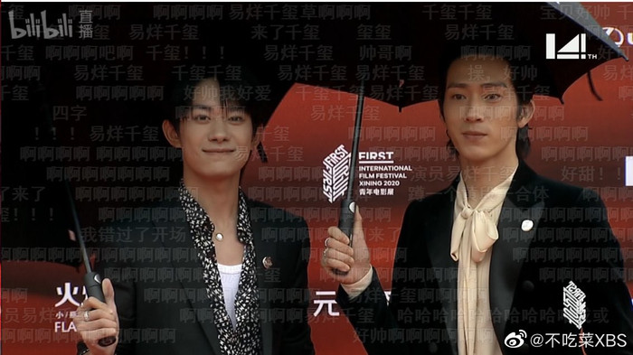 Chỉ nhìn nhau cười, Dịch Dương Thiên Tỉ và Tỉnh Bách Nhiên nắm tay nhau lên hot search Ảnh 18