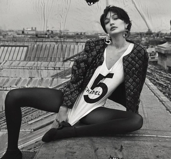 Hình ảnh chụp Gigi Hadid với tone concept màu trắng đen classic, cổ điển