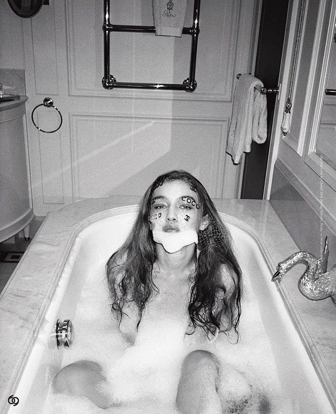 Thời gian để chụp bộ ảnh thời trang cho tạp chí là trước thời gian mang bầu nay được bên tạp chí tung ra dần