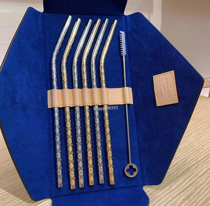 Bộ ống hút gồm 6 cái kèm theo cái cây thanh cọ rửa ống hút rất tinh tế