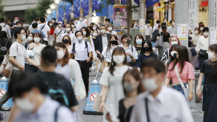 Khẩu trang được người dùng thường xuyên sử dụng, ngay cả trước khi đại dịch bùng phát. Ảnh: CNN