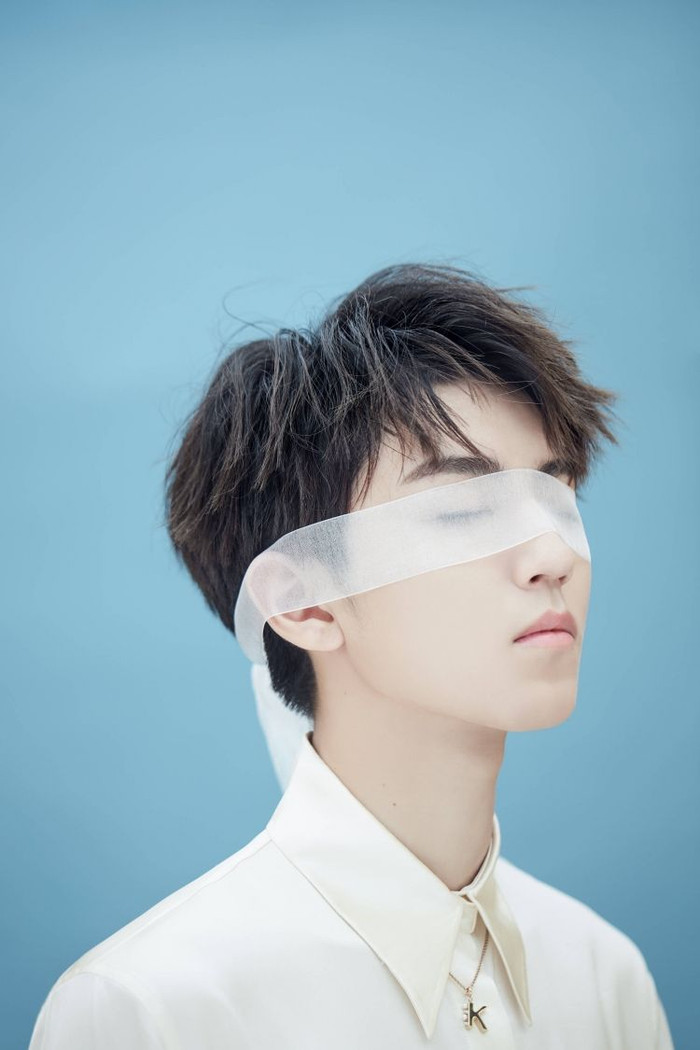 Đang rộ tin Vương Tuấn Khải sẽ hết hạn hợp đồng vào cuối năm 2020