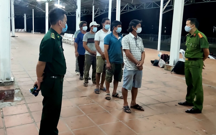 Phát hiện 6 người đi từ Đà Nẵng ra Huế dọc theo bờ biển để trốn cách ly Ảnh 2