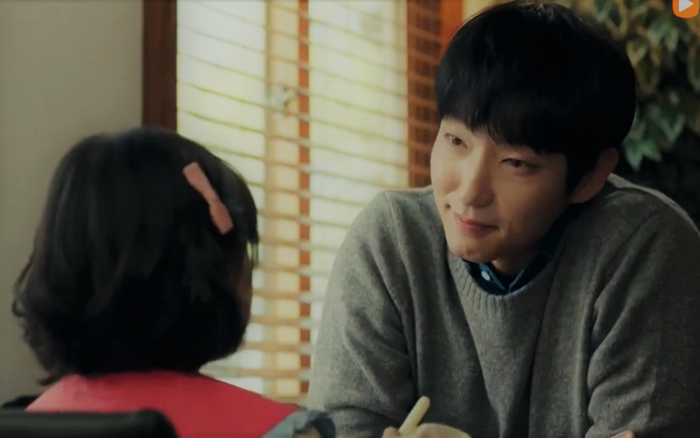 Ai cũng ước có một người chồng hoàn hảo như Lee Jun Ki trong Flower of Evil: Chỉ mỗi tội anh là kẻ sát nhân Ảnh 2