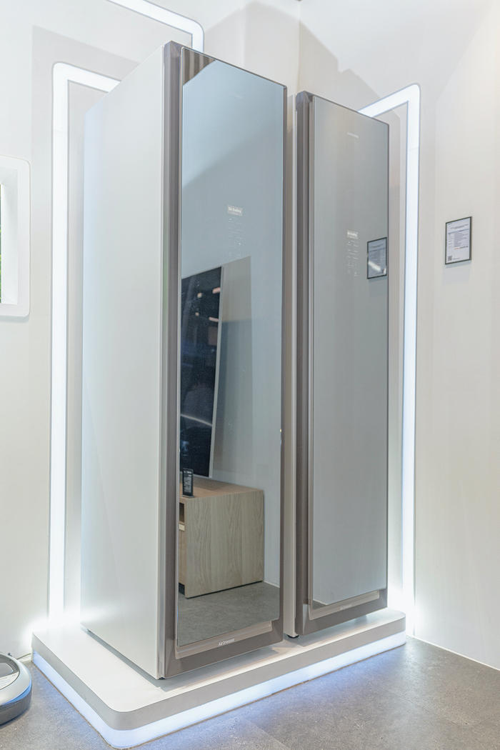 AirDresser còn sở hữu 22 chế độ chăm sóc áo quần thông minh.