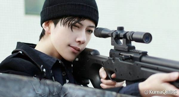 Thế nào, màn hóa trang thành anh chàng gián điệp huyền thoại, với vẻ ngoài soái ca làm các chị em mê như điếu đổ - Akai Shuichi của Kumaqi có khiến fan tâm phục khẩu phục chưa?