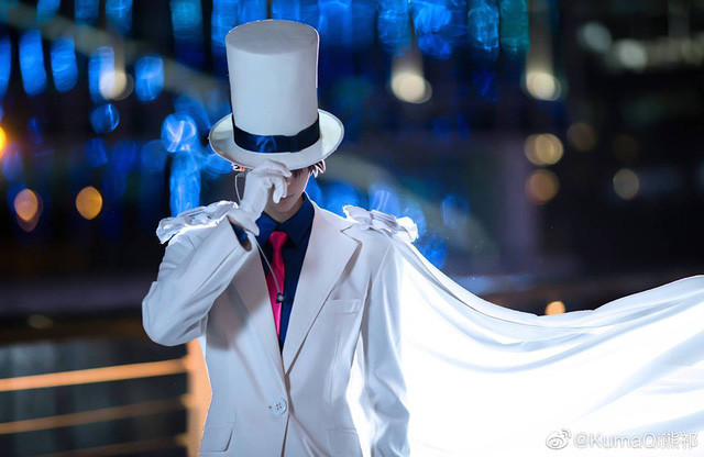 Kumaqui đã có màn hóa thân xuất sắc thành siêu trộm Kid, lột tả hoàn hảo vẻ ngoài phong trần và cực điển trai của anh chàng này.