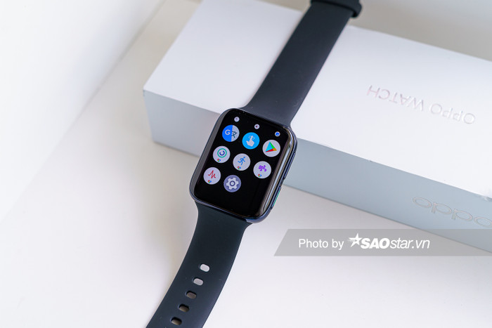 OPPO Watch chạy hệ điều hành WearOS song giao diện được tuỳ biến khá nhiều theo phong cách riêng của OPPO. Nếu đã dùng các sản phẩm smartphone của OPPO thì có lẽ bạn cũng nhận ra WearOS lúc này mang khá nhiều “hương vị” của ColorOS.
