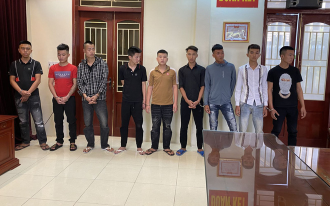 Một cô gái bị trêu ghẹo, hàng chục thanh niên mang theo dao, kiếm hẹn nhau hỗn chiến Ảnh 2