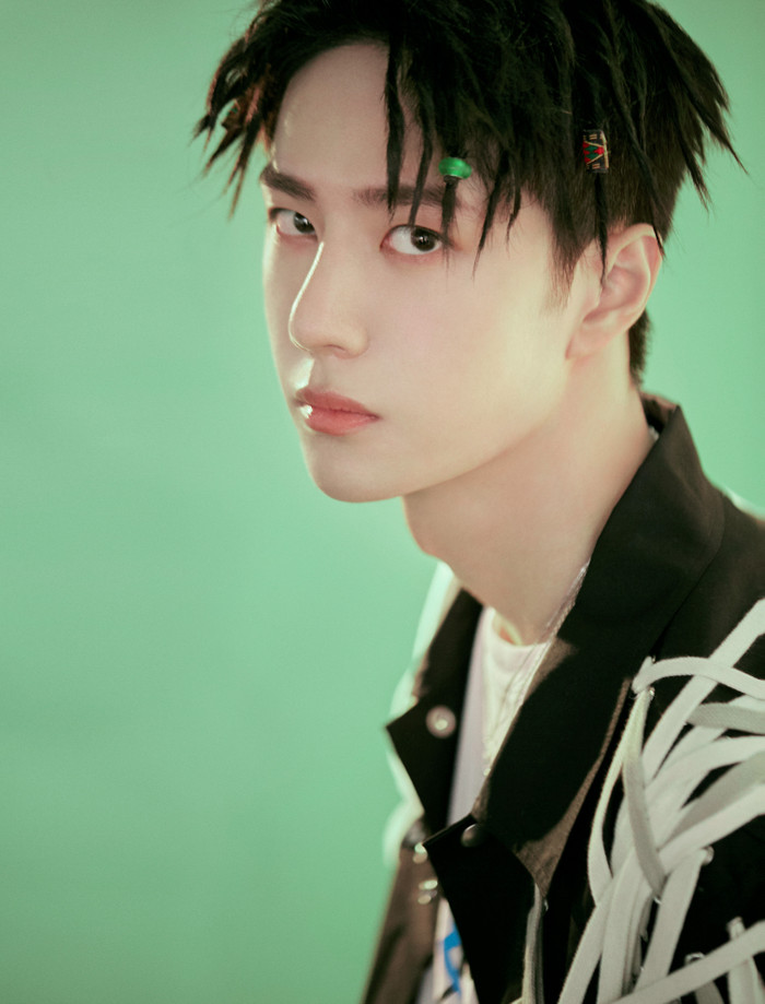 Vương Nhất Bác đón tuổi mới, phòng làm việc cá nhân bất ngờ lên sóng nhận được nhiều lượt theo dõi Ảnh 5