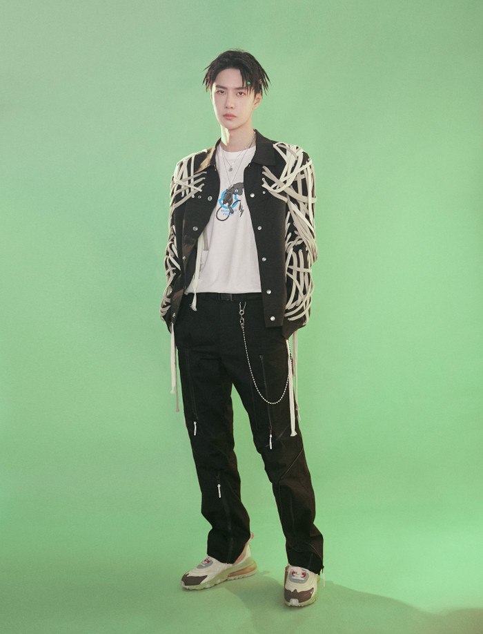 Vương Nhất Bác đón tuổi mới, phòng làm việc cá nhân bất ngờ lên sóng nhận được nhiều lượt theo dõi Ảnh 6