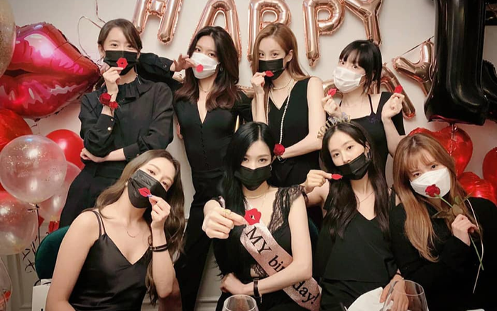 SNSD tụ họp nhân kỷ niệm 13 năm debut, 'quẩy' party rần rần nhưng vẫn không quên mang khẩu trang để bảo vệ sức khỏe mùa dịch Ảnh 2