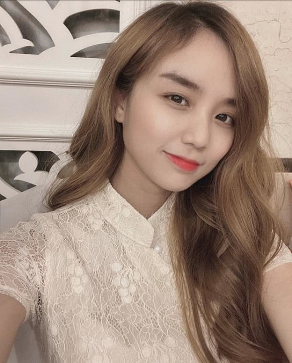 Nhan sắc của cô cũng ngày càng thăng hạng thấy rõ