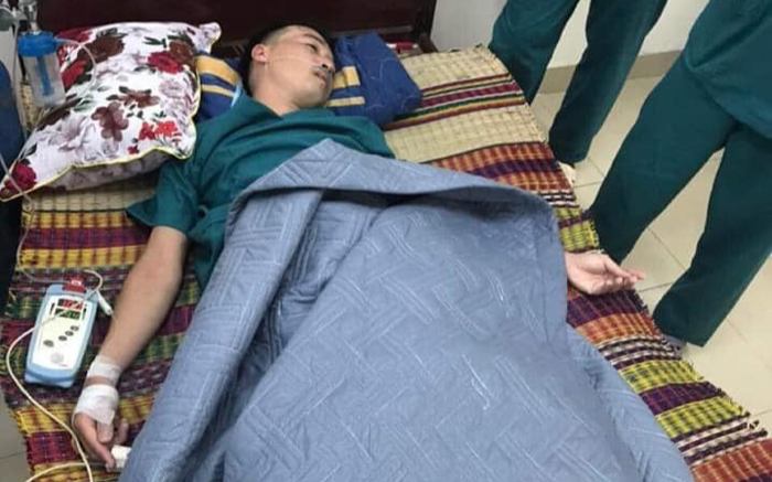 Nhói lòng hình ảnh các y bác sĩ, nhân viên y tế ở Đà Nẵng kiệt sức Ảnh 2