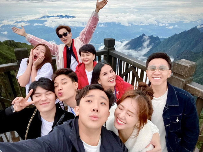 Trúc Nhân bị Hari Won cùng 'hội chị em bạn dì' trêu ghẹo: 'Chỉ có mỗi tường chào đón mình' Ảnh 5