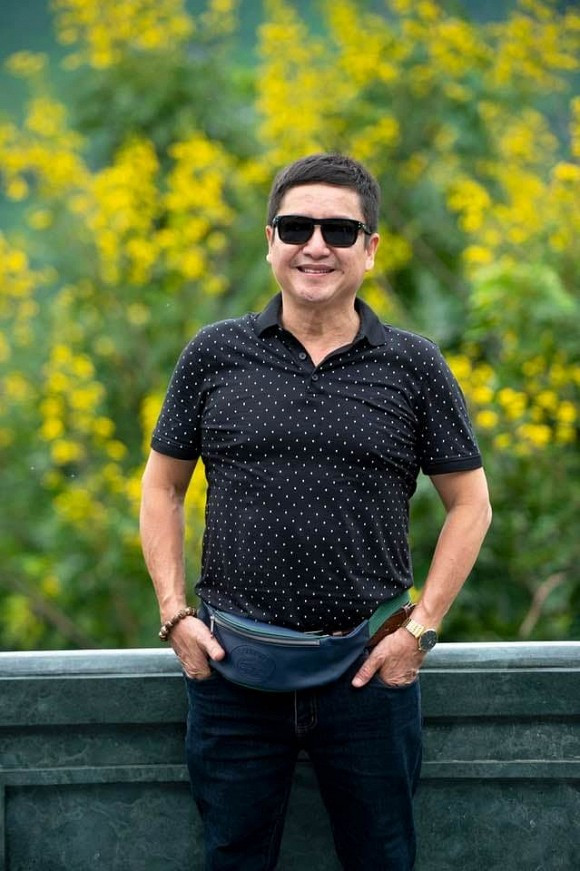 Đưa bạn gái đi cafe cùng danh hài Xuân Hinh, nghệ sĩ Chí Trung được khen ngày càng trẻ và phong độ hơn Ảnh 8