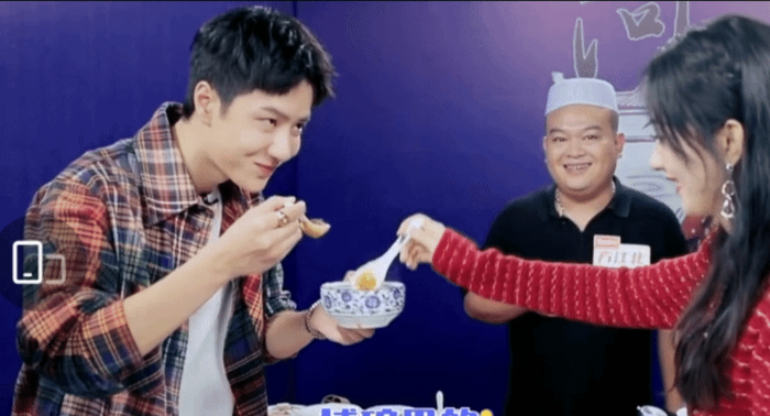 nhưng hành động của Triệu Lệ Dĩnh trong chương trình đã gây ra nhiều tranh cãi