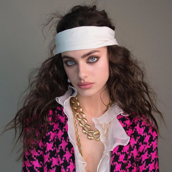 Yael Shelbia sở hữu đôi mắt xanh biếc to tròn cùng hàng chân mày sắc nét