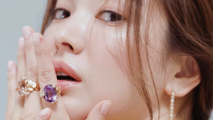 Lộ diện sau khi phủ nhận sống chung với Hyun Bin, Song Hye Kyo đẹp nín thở: Song Joong Ki đã bỏ lỡ 'báu vật nhan sắc' hàng đầu Ảnh 9