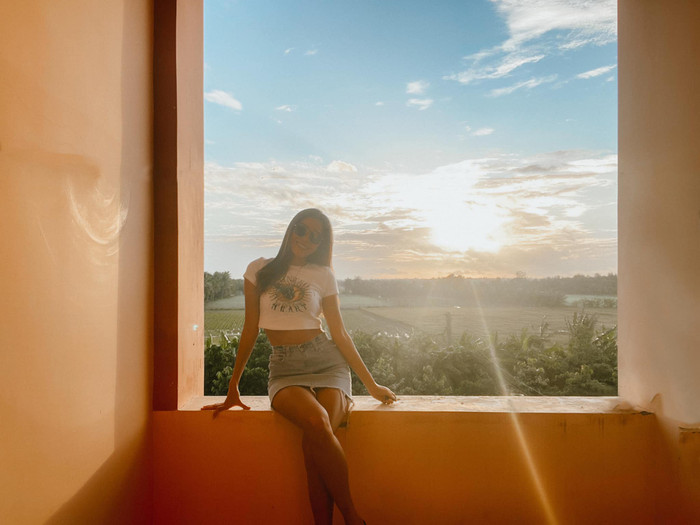 Cập nhật tiến trình cách ly, Minh Tú tung bộ ảnh đẹp như đi nghỉ dưỡng Ảnh 5