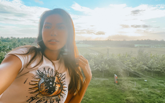 Cập nhật tiến trình cách ly, Minh Tú tung bộ ảnh đẹp như đi nghỉ dưỡng Ảnh 2