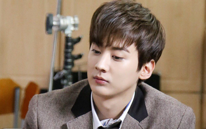 'Hoàng tử Việt Nam' Chunji (Teentop) nhập ngũ: Giọng ca vàng của những bản cover 'Yêu lại từ đầu', 'Phía sau một cô gái' Ảnh 2