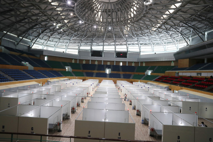 Như vậy, sau 3,5 ngày thi công lắp ráp khẩn trương, gấp rút, Bệnh viện dã chiến đã được hoàn thiện tại Cung thể thao Tiên Sơn, sớm trước 2,5 ngày so với kế hoạch đặt ra. 