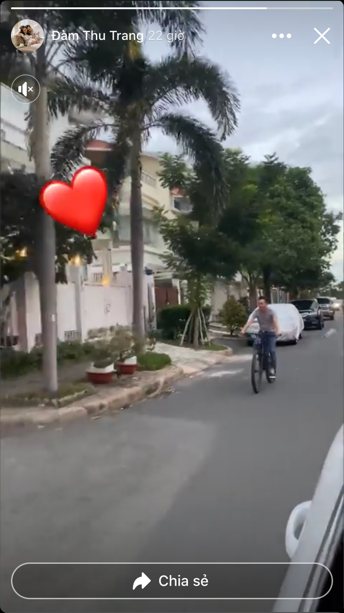 Đàm Thu Trang sang chảnh trên xế hộp 8 tỷ, Cường Đô La lẽo đẽo đạp xe theo sau Ảnh 5