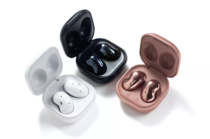 Galaxy Buds Live tích hợp công nghệ Bass Duct - giảm âm thanh tần số thấp, cho bass trong hơn, dễ nghe hơn. (Ảnh: The Verge)