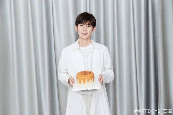 TFBoys chứng minh độ hot đáng nể khi cả ba thành viên tổ hợp thành một: Chưa đầy 1 tiếng phá 6 triệu like Ảnh 6