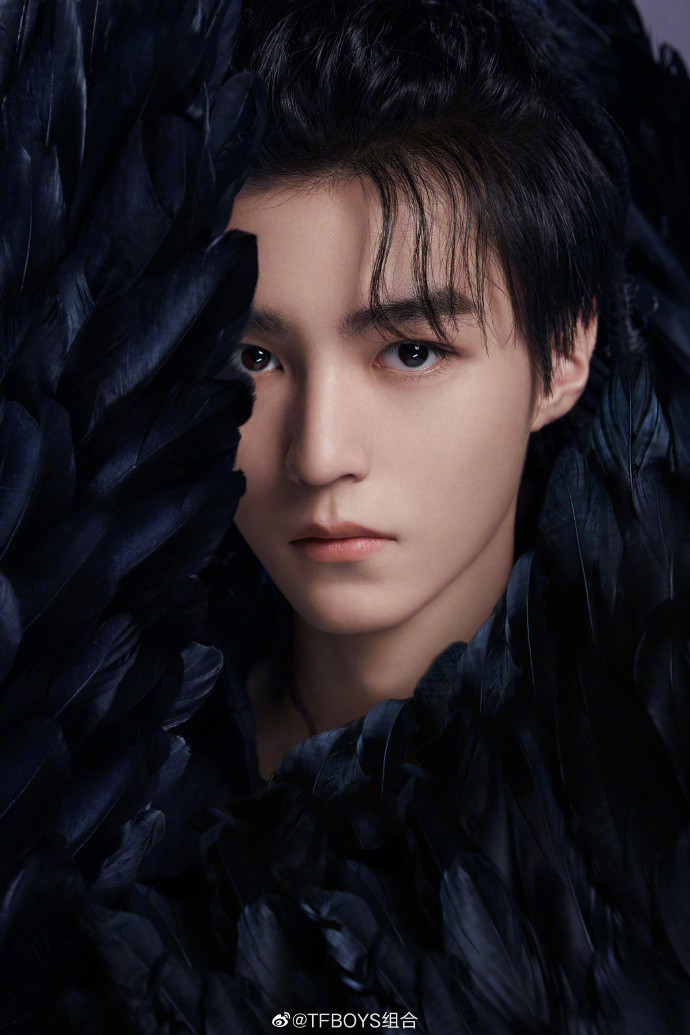 TFBoys chứng minh độ hot đáng nể khi cả ba thành viên tổ hợp thành một: Chưa đầy 1 tiếng phá 6 triệu like Ảnh 8