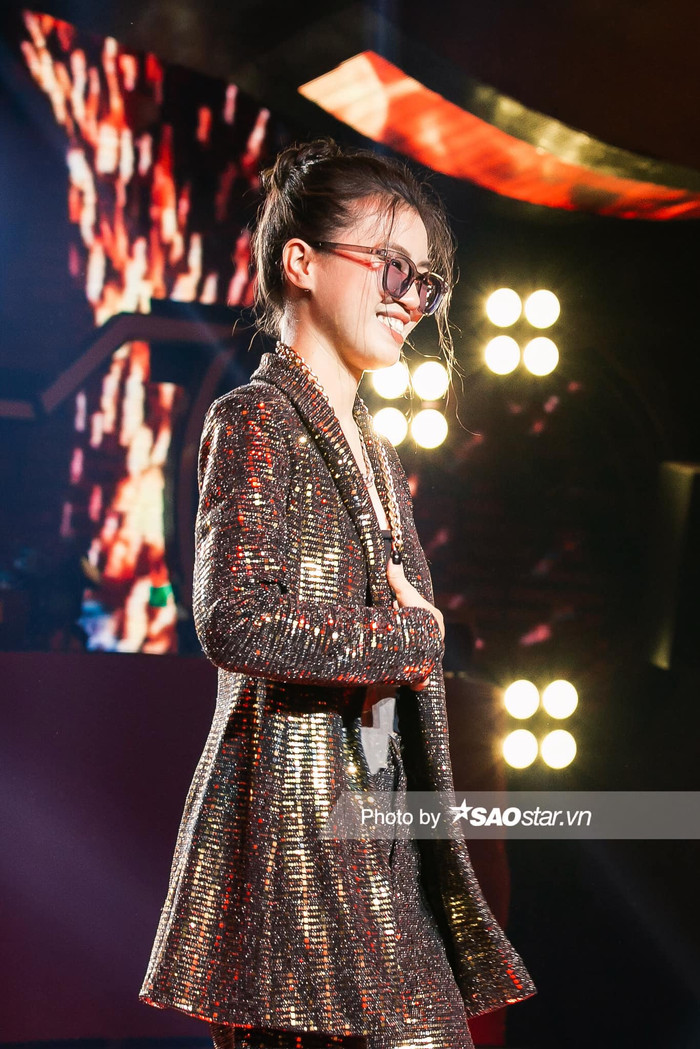 Pháo lấy cảm hứng từ âm nhạc, văn hoá và thời trang disco hay còn gọi là glam disco thập niên 70 để mang tới cái nhìn mới lạ cho khán giả 