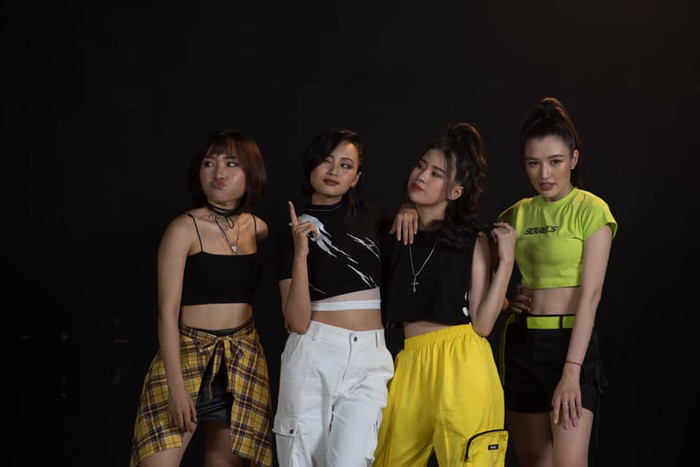 Chọn trang phục style hip hop trẻ trung khi đi cùng hội bạn