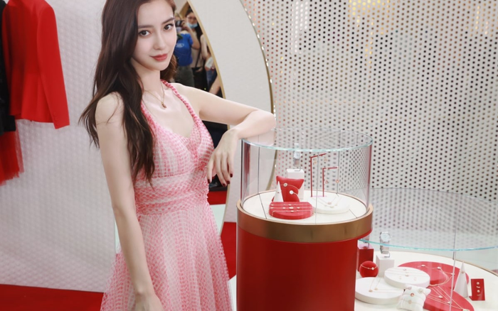 Angelababy diện váy quá đỗi ngọt ngào chiếm trọn spotlight tại sự kiện thời trang Ảnh 2