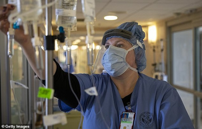 Nhân viên y tế ở Mỹ, tâm dịch lớn nhất trên thế giới 