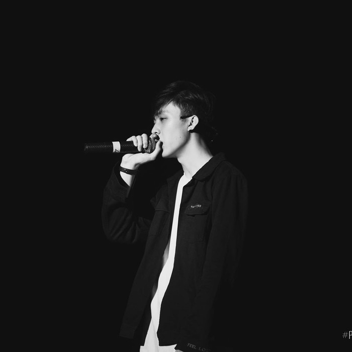 Các tông màu anh chàng hay chọn chủ yếu thiên về sắc đen, trắng đơn giản. 