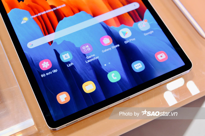 Một trong những nâng cấp đáng chú ý trên Galaxy Tab S7 còn có Samsung DeX. Theo đó, Galaxy Tab S năm nay sẽ có thể sử dụng Samsung DeX trực tiếp mà không cần tới dock hay sợi cáp DeX chuyên dụng. Cuối cùng, Galaxy Tab S7 và S7 Plus có mức giá lần lượt là 650 USD và 850 USD tại Mỹ.