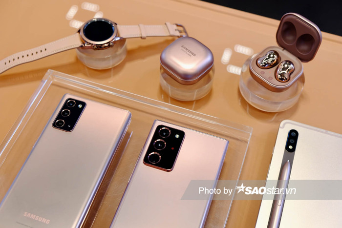Vào tối hôm qua (5/8), Samsung đã chính thức trình làng Galaxy Note20 Series tại Việt Nam. Bộ đôi Galaxy Note20 và Galaxy Note20 Ultra gây ấn tượng bởi thiết kế vuông vắn, mạnh mẽ và hàng loạt nâng cấp về tính năng.