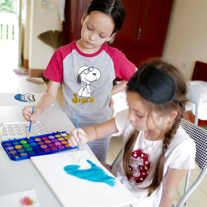 Hai nhóc tì nhà Hồng Nhung vui vẻ vẻ tranh khu cách ly: Bình yên, trong trẻo lắm Ảnh 5