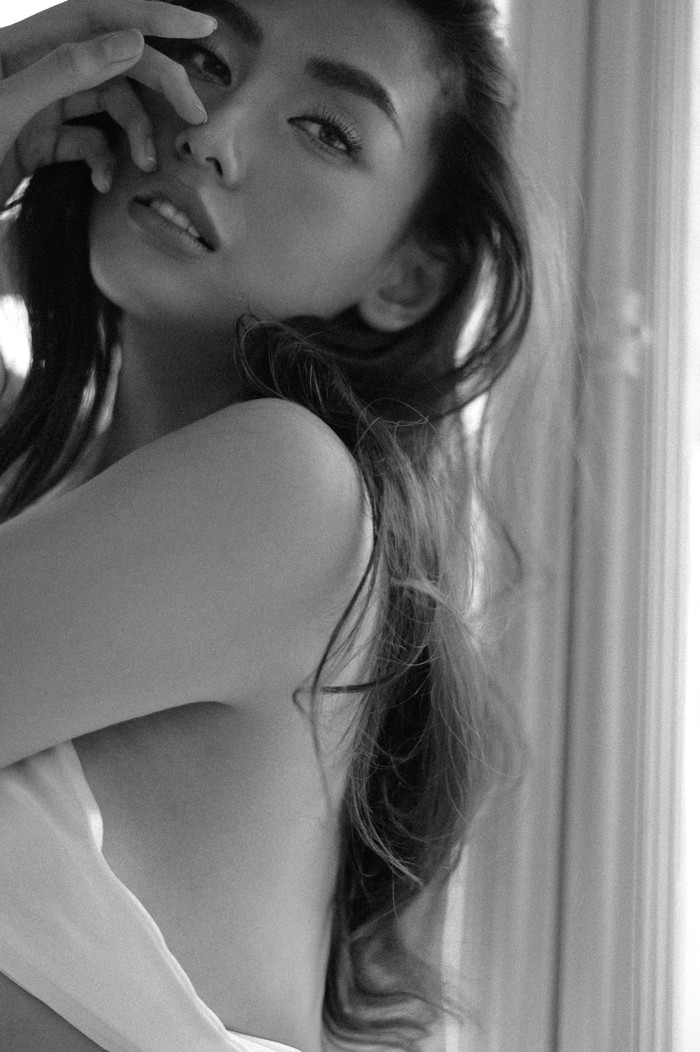 Võ Hoàng Yến bất ngờ tung bộ ảnh dịu dàng khó tin, trái ngược vẻ dữ dội thường ngày Ảnh 5