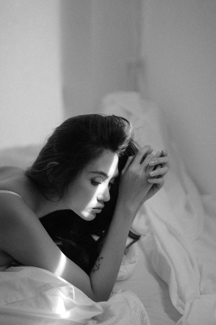 Võ Hoàng Yến bất ngờ tung bộ ảnh dịu dàng khó tin, trái ngược vẻ dữ dội thường ngày Ảnh 9