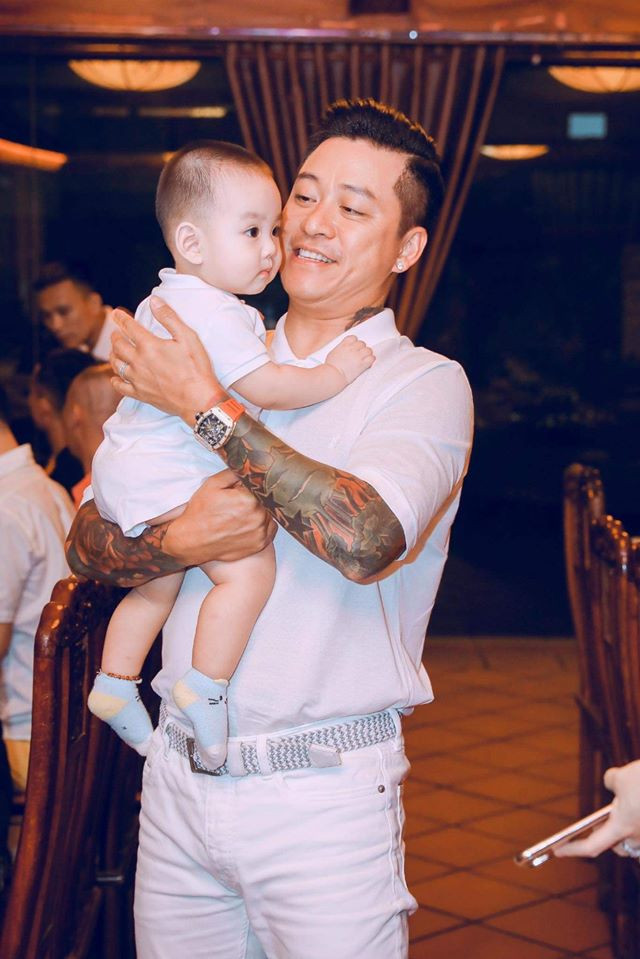 Trong ba người con, Sâm được nhận xét giống bố nhất