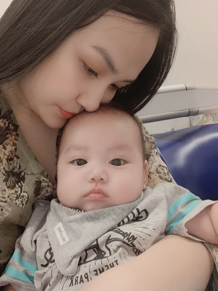 Một năm qua, Hương Baby vừa chăm con, vừa đảm đương công việc kinh doanh