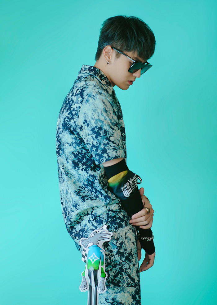 Ngô Diệc Phàm cõng theo linh vật cao 2m, Cnet: Sao anh ta có thể nhịn cười được? Ảnh 4