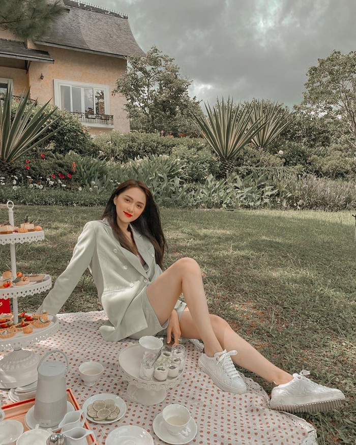 CEO người Singapore follow duy nhất Instagram, Hương Giang có ngay động thái 'thả thính' đánh dấu chủ quyền Ảnh 8