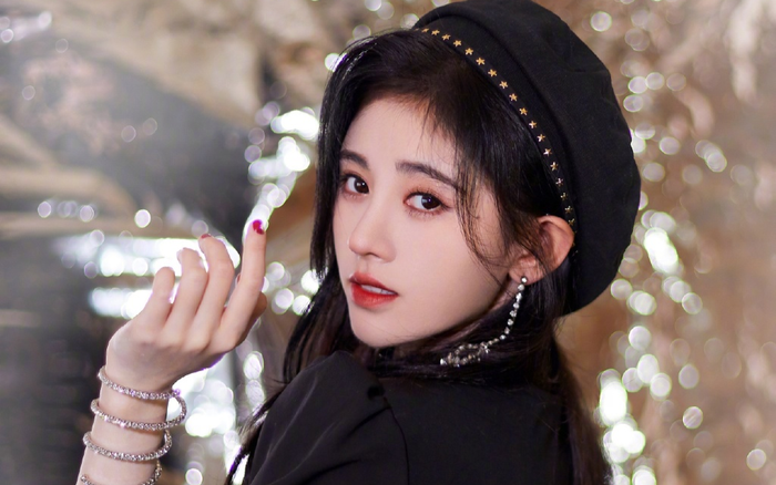 Cúc Tịnh Y bị chỉ trích mắc bệnh ngôi sao khi đuổi hết người trong thang máy để một mình độc chiếm Ảnh 2