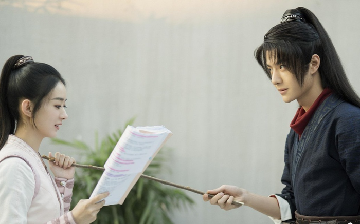 Phim 'Hữu Phỉ' chưa phát sóng đã bị đối thủ chơi xấu, Triệu Lệ Dĩnh - Vương Nhất Bác bị chỉ trích nặng nề Ảnh 2