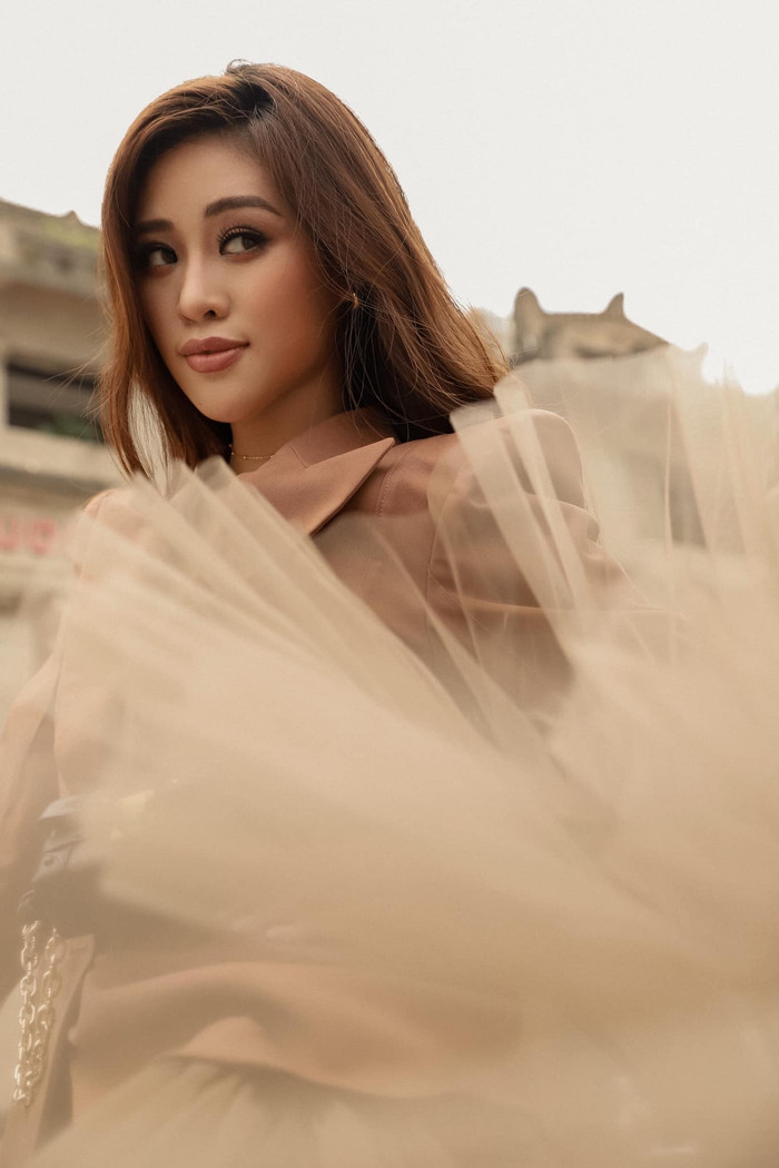 Khánh Vân 'tiếc đứt ruột' 10 mẫu áo dài đẹp đỉnh rớt khỏi Top 32: 'Thanh xuân' lỡ duyên, 'Đám cưới' mất cơ hội Ảnh 16