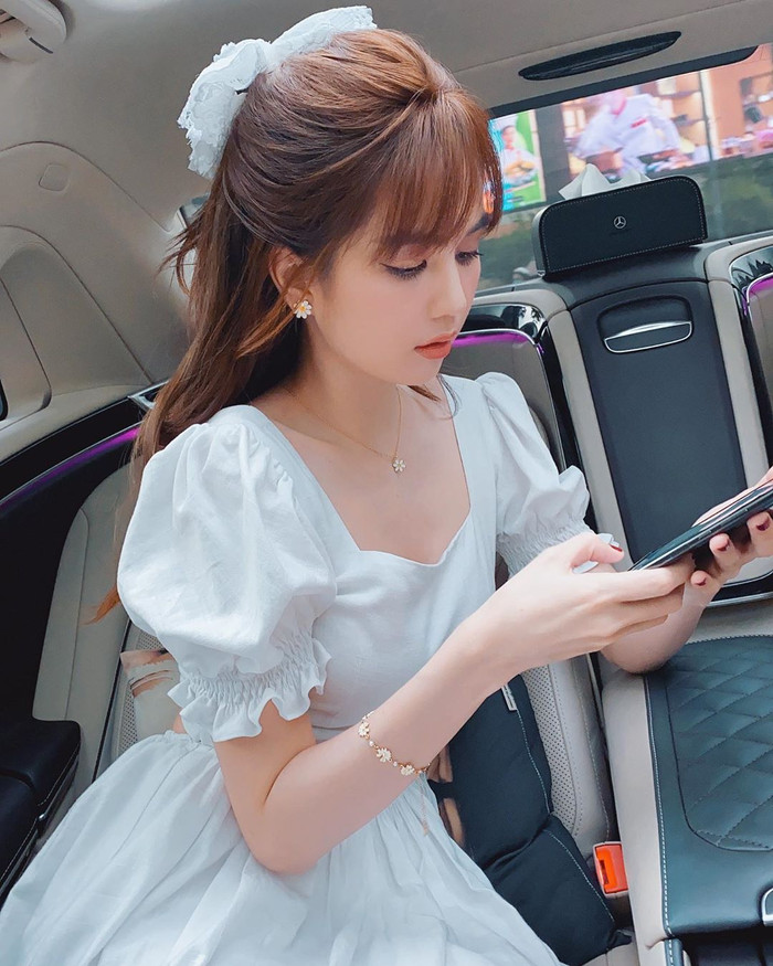 Ngọc Trinh khoe loạt ảnh hack tuổi như gái mười tám Ảnh 3